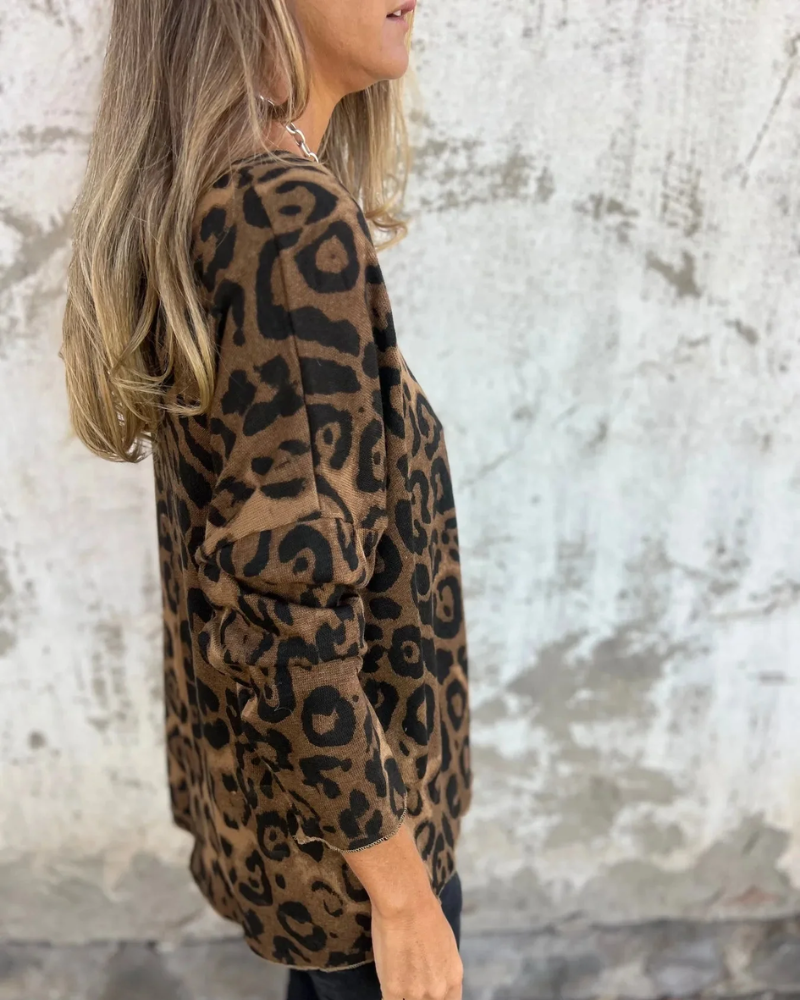 HANNAH – CHIC LEOPARD PRINT TOP
