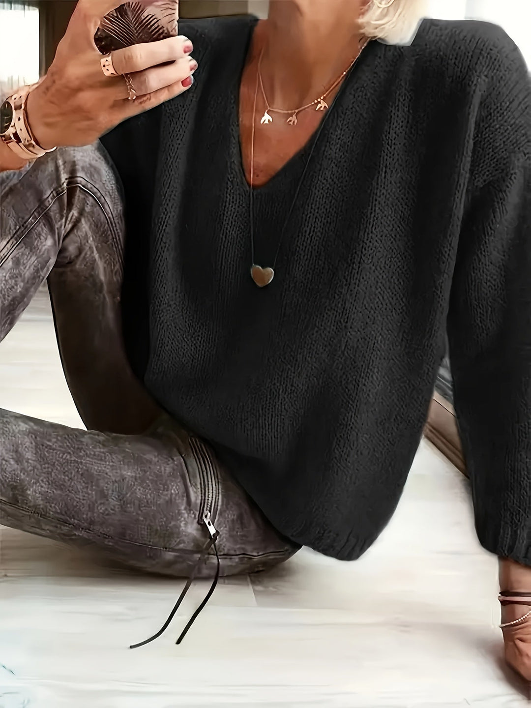 LIANNE – PLUSH V-NECK SWEATER