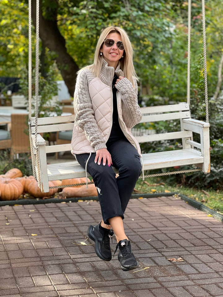 BROOKE – COZY QUILTED KNIT-SLEEVE JACKET